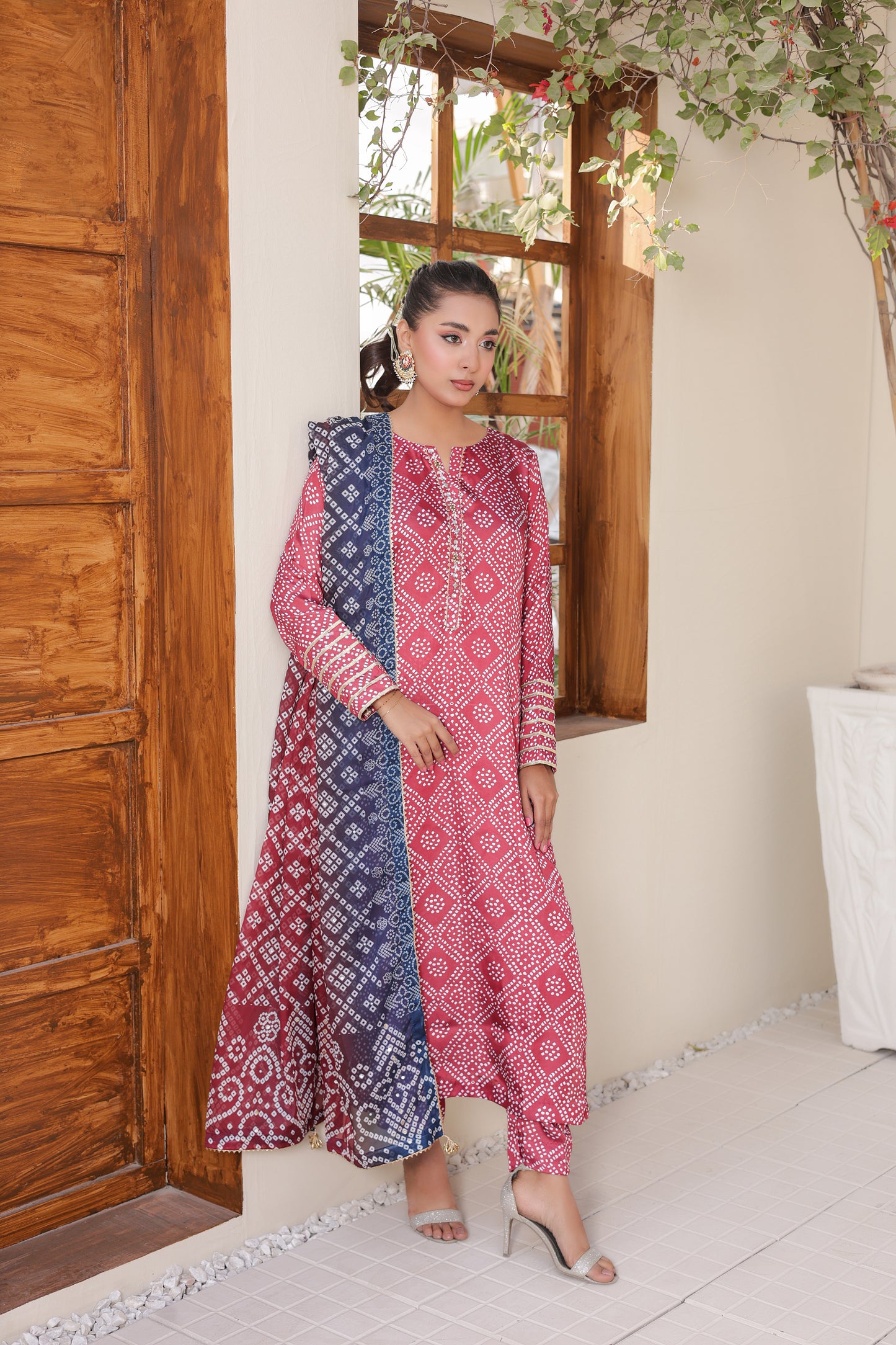 Chunri – Midnight Ruby