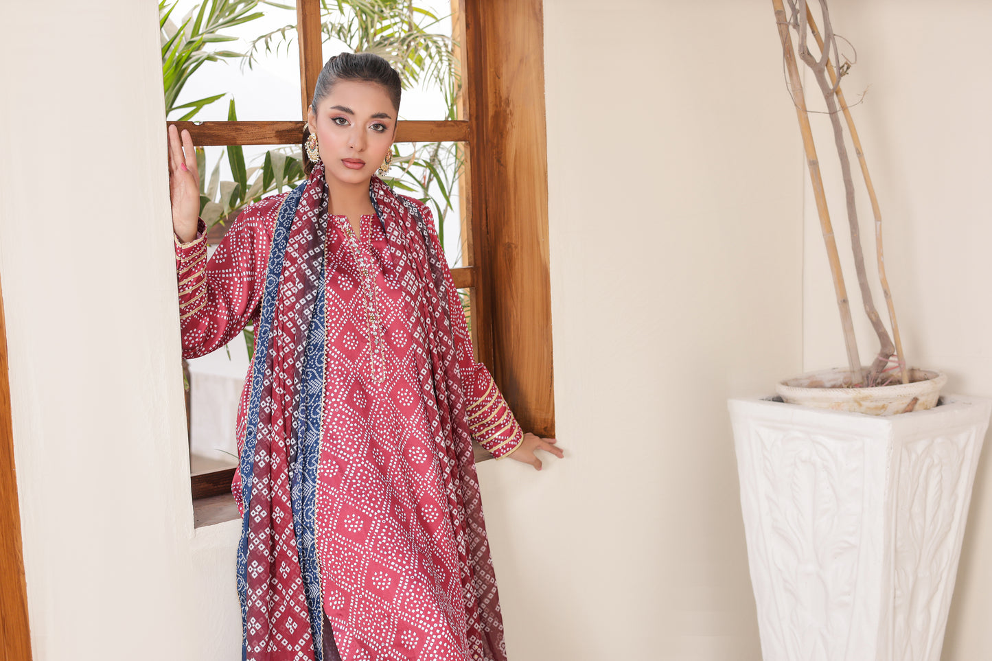 Chunri – Midnight Ruby