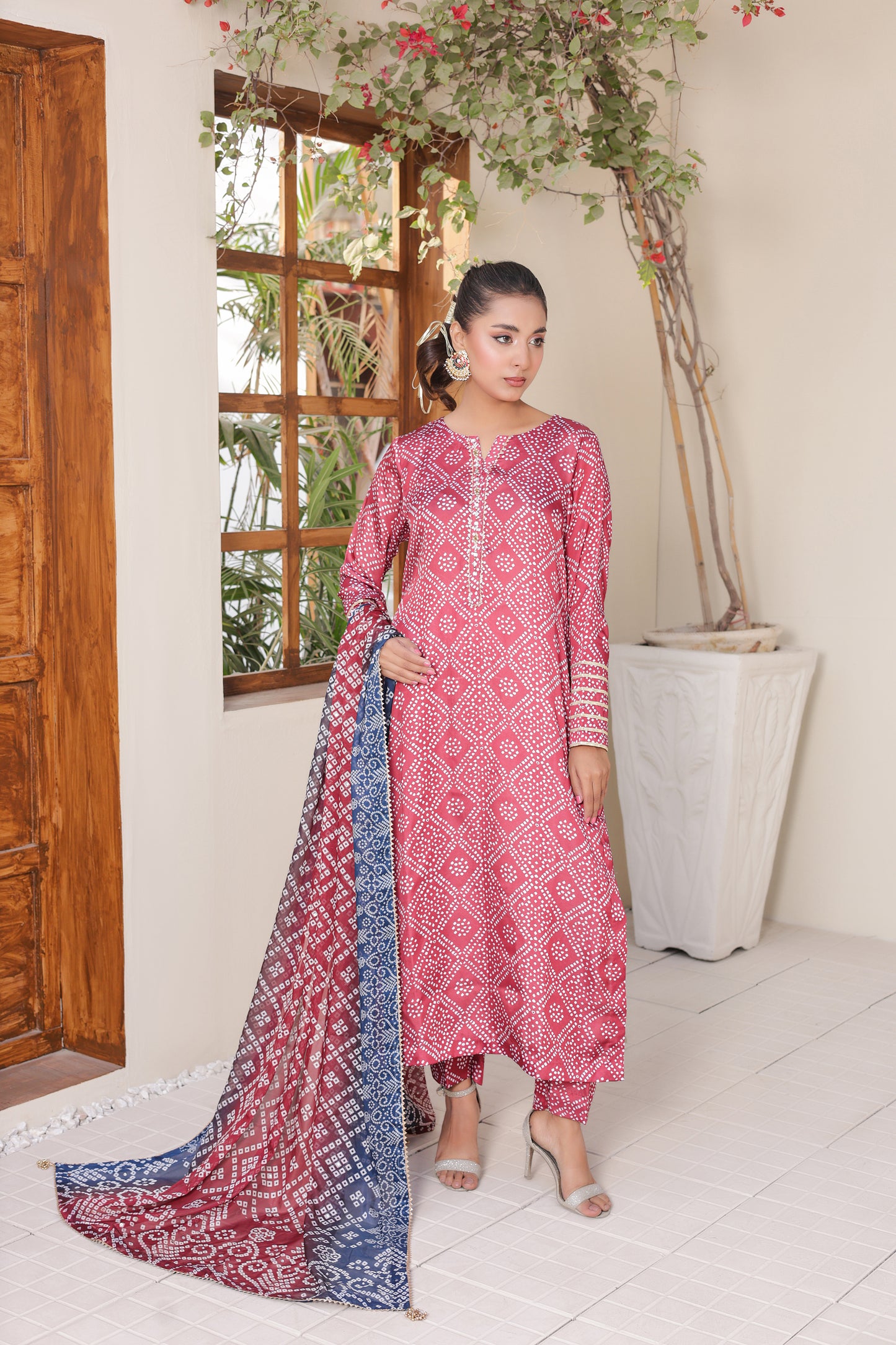 Chunri – Midnight Ruby