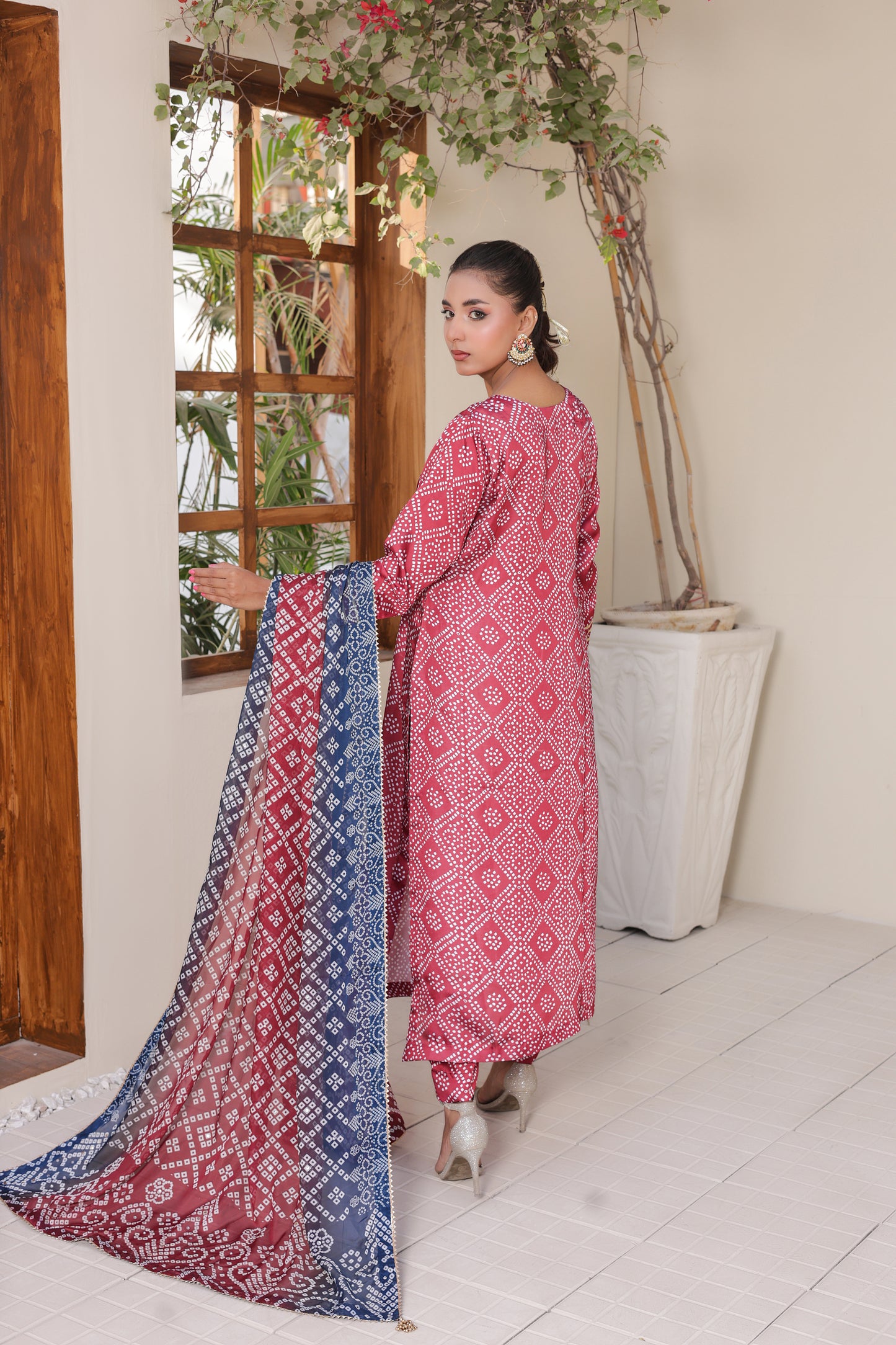 Chunri – Midnight Ruby